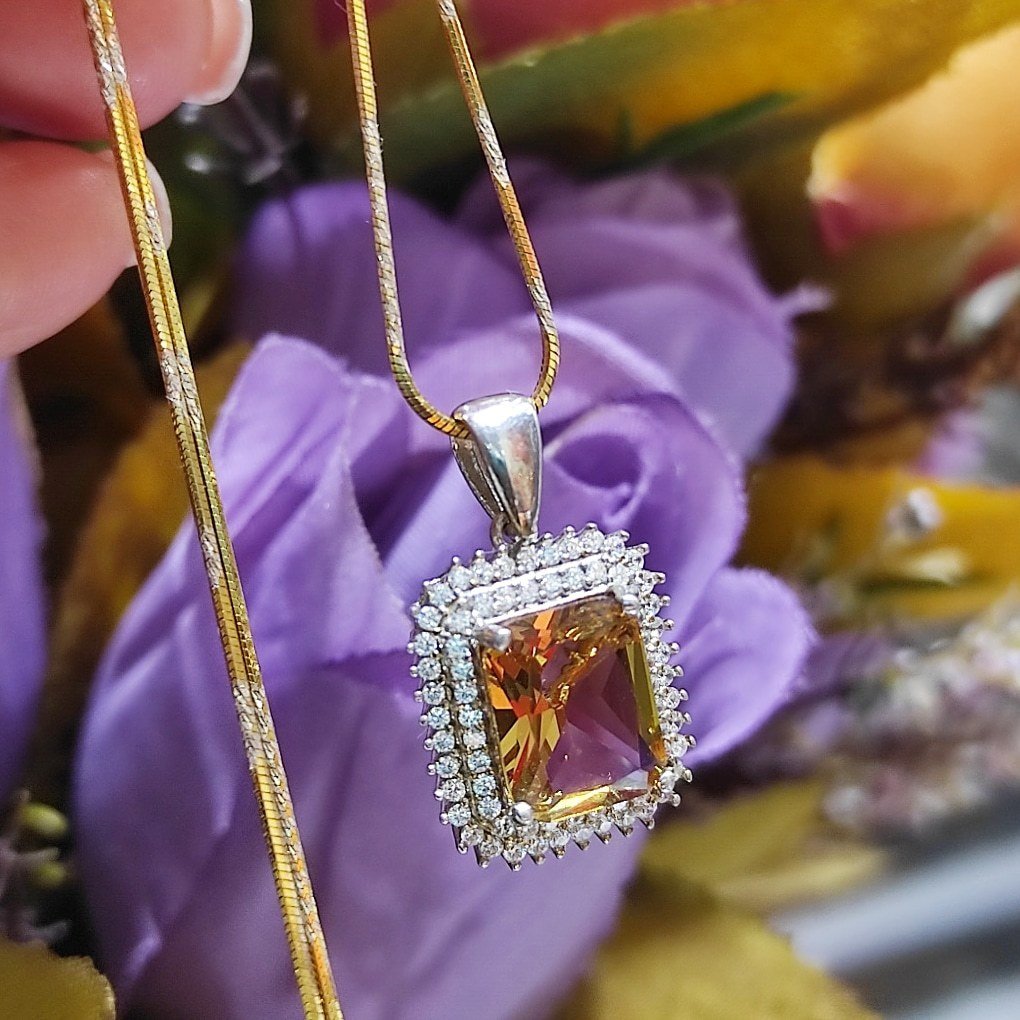 ZULTANİTE TAŞLI KARE MODEL GÜMÜŞ KOLYE