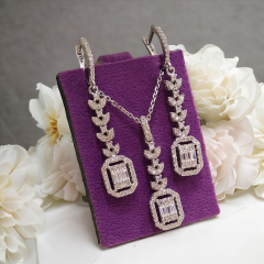 BAGETY TAŞLI ALTIN KAPLAMALI GÜMÜŞ KOLYE KÜPE SET