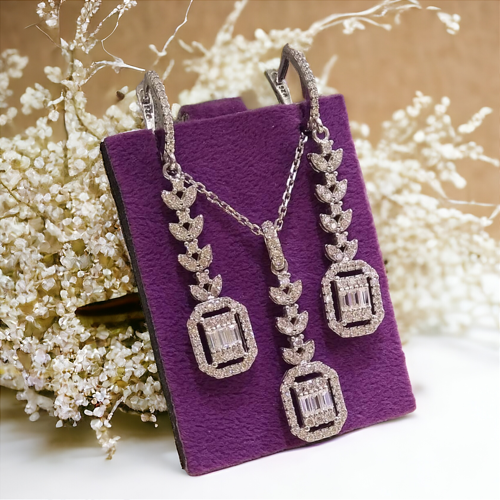 BAGETY TAŞLI ALTIN KAPLAMALI GÜMÜŞ KOLYE KÜPE SET