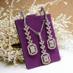 BAGETY TAŞLI ALTIN KAPLAMALI GÜMÜŞ KOLYE KÜPE SET