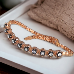 Elmas Montur, Altın kaplamalı Rose Gümüş Bileklik