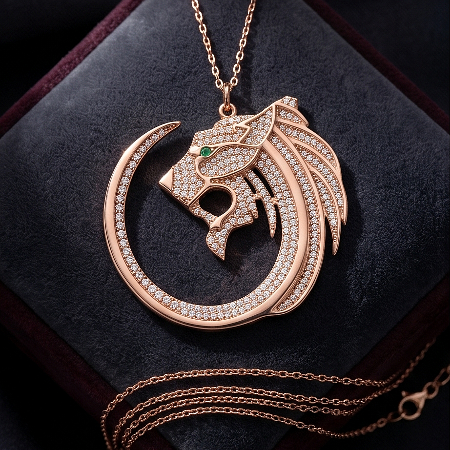 Aslan, Zümrüt ve Swarovski Taşlı İthal Rose Gümüş Kolye