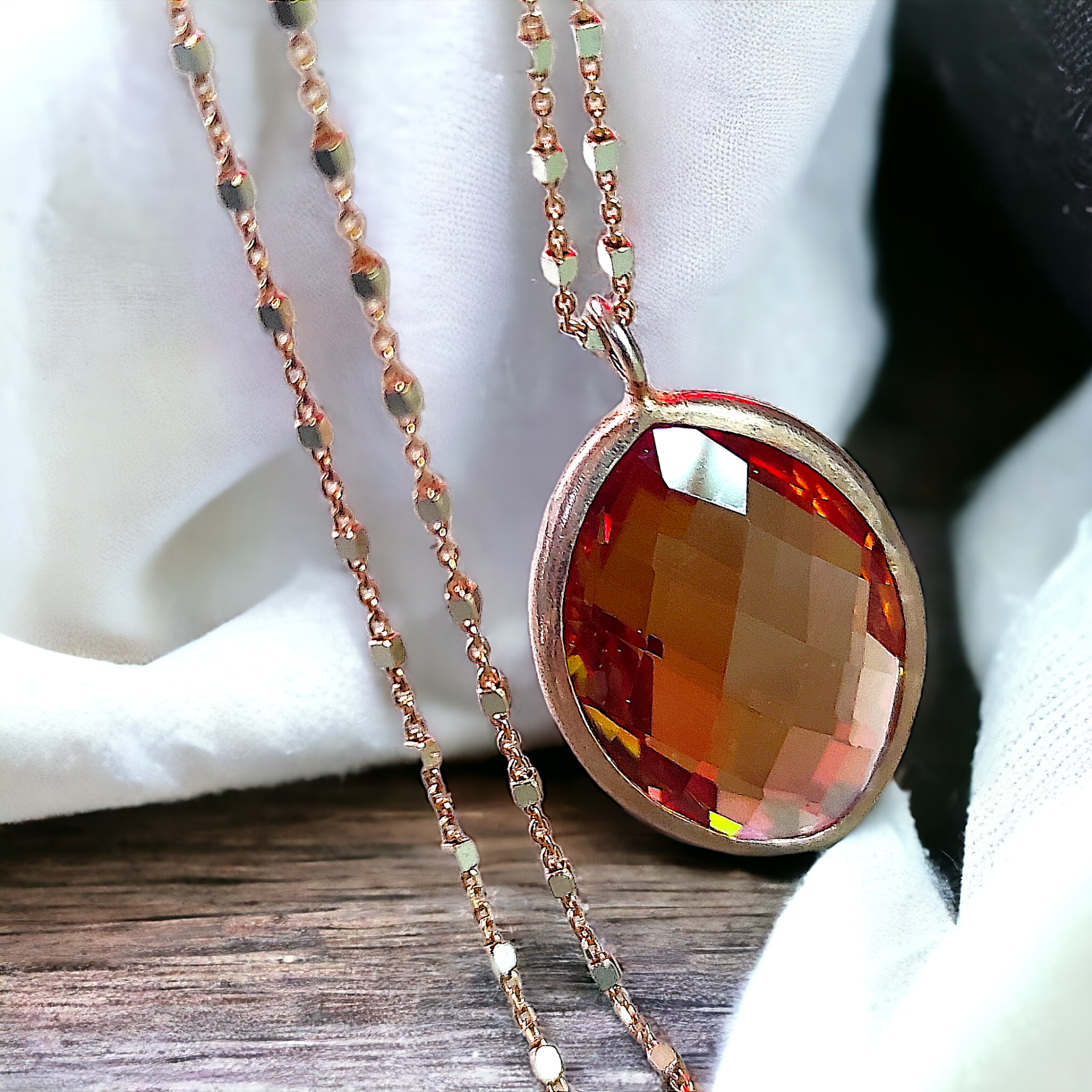 Zultanite Taşlı Rose Gümüş İthal Kolye