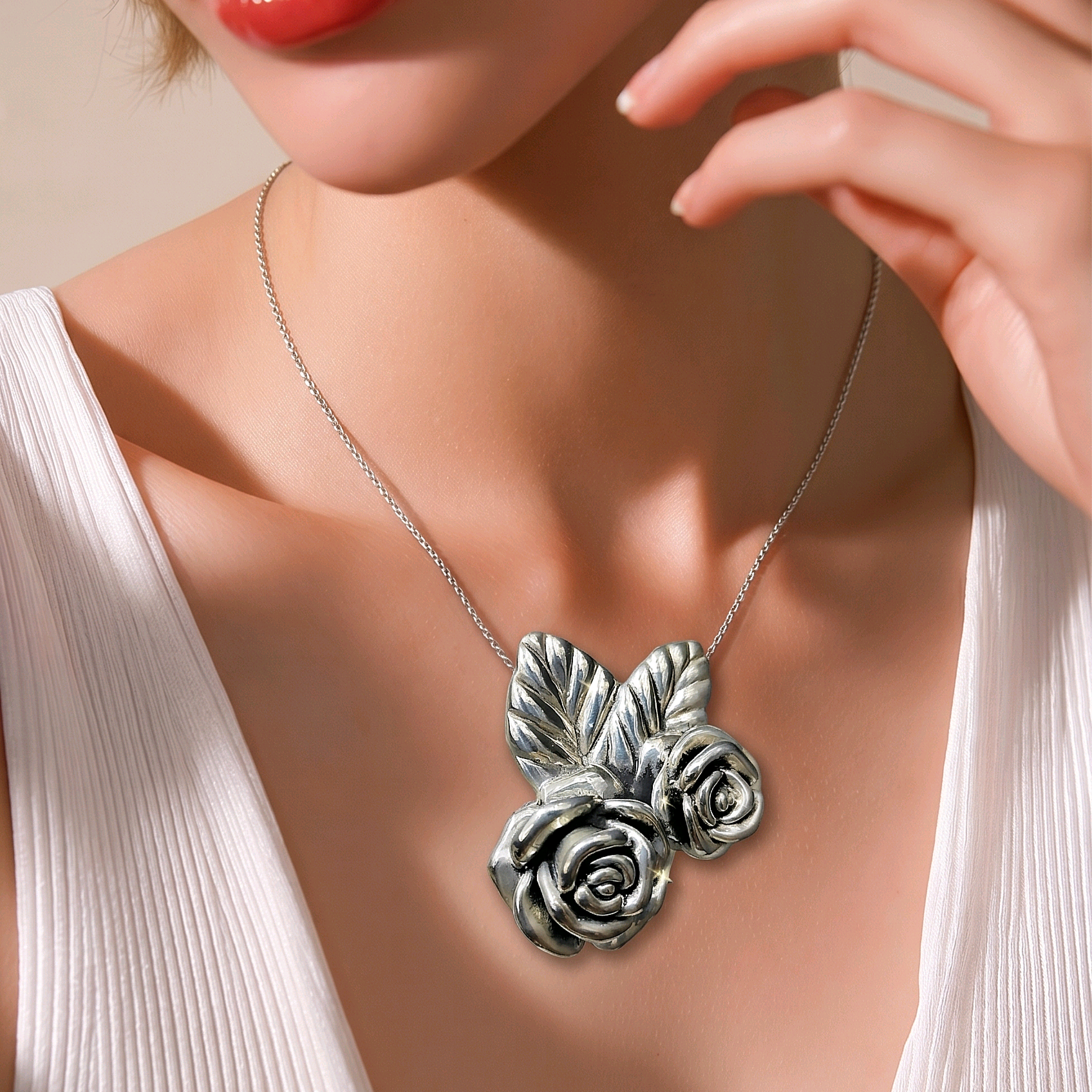 Gül model ithal 3 Boyutlu  Tasarım Gümüş Kolye