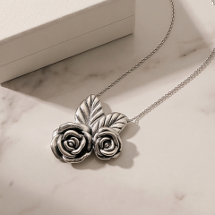 Gül model ithal 3 Boyutlu  Tasarım Gümüş Kolye