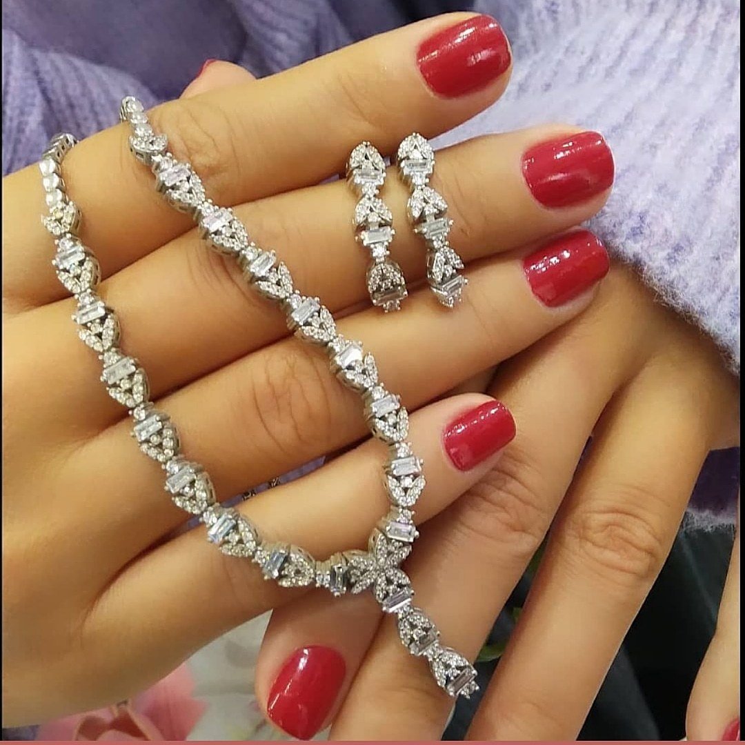 SWAROVSKİ TAŞLI BAGETY İTHAL ALTIN RODAJLI GÜMÜŞ KOLYE