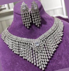 Swarovski Taşlı Altın Kaplamalı İthal Tasarım Gümüş kolye ve küpe Set