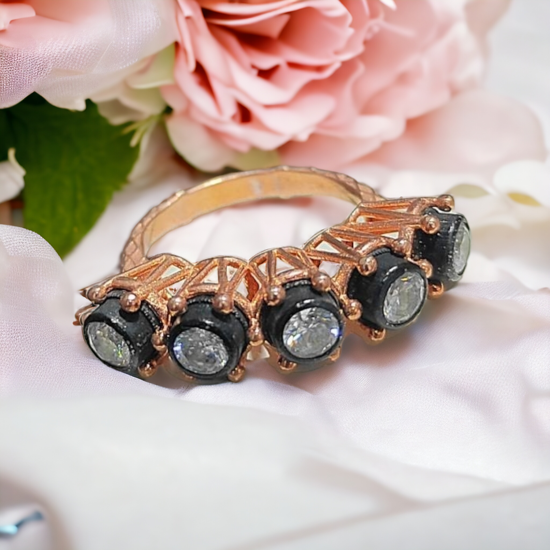 Elmas Montur Altın Rose kaplamalı Gümüş 5 taş Yüzük