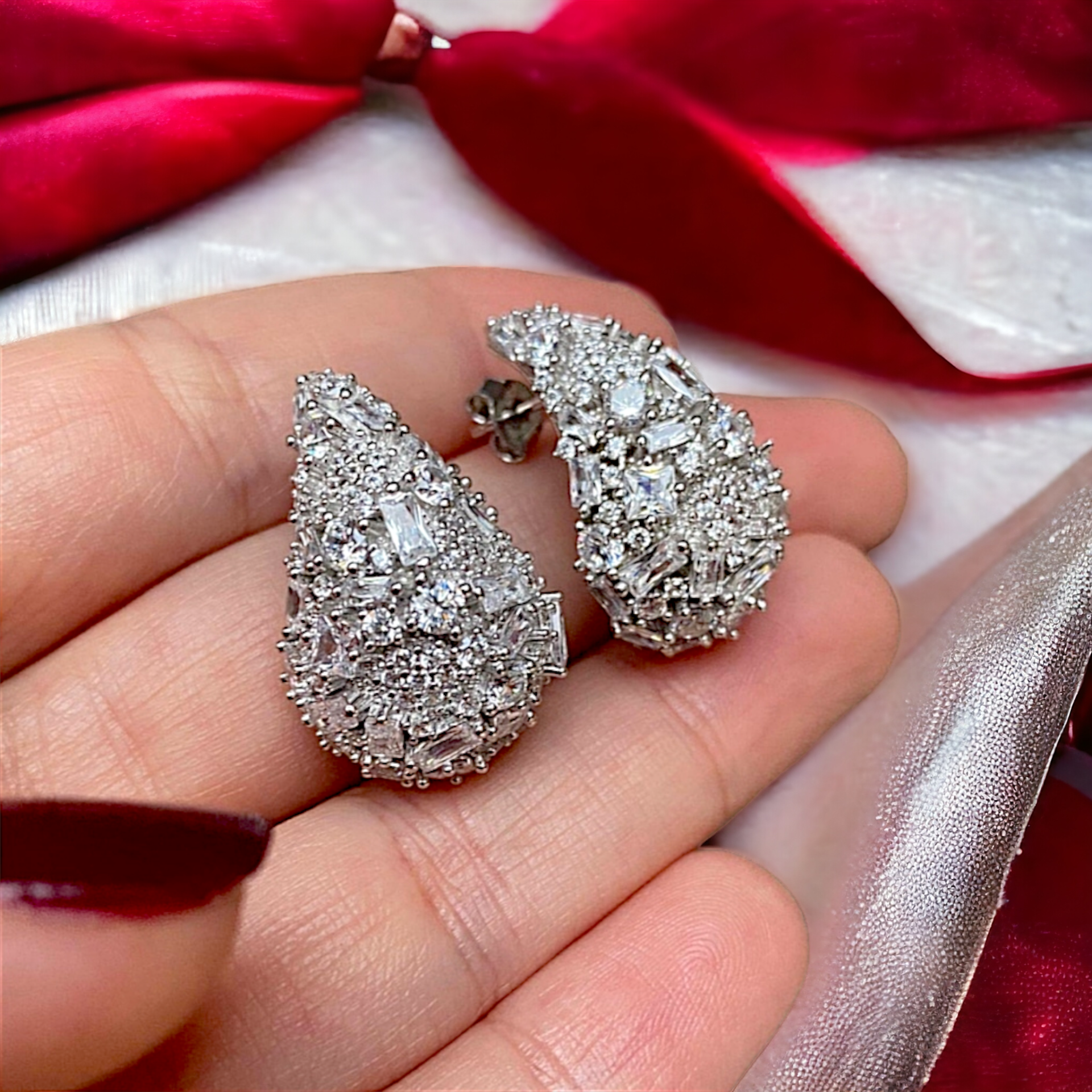 Bottega Model, Swarovski Taşlı İthal Gümüş Küpe
