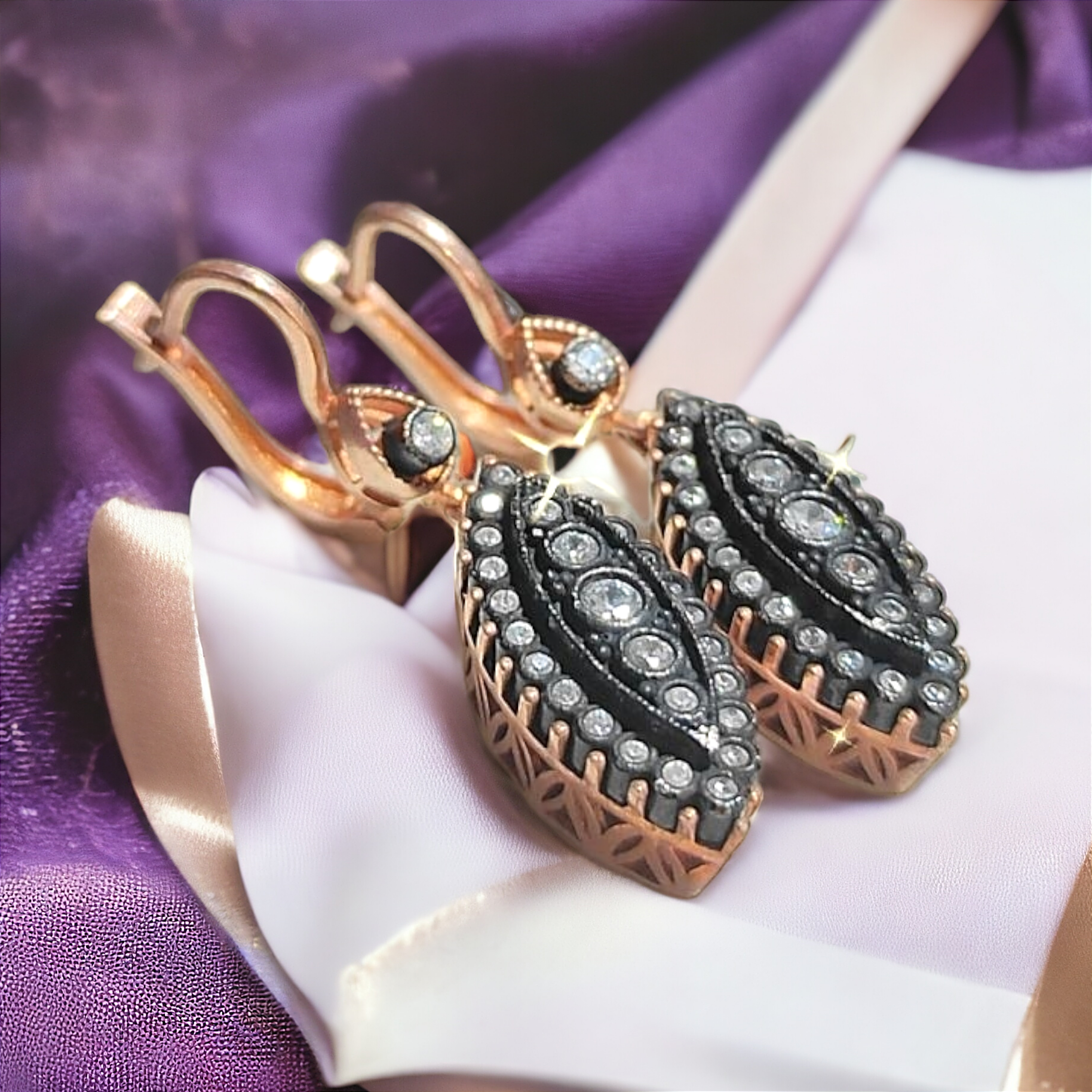 Elmas Montur, Altın kaplamalı Gümüş Mekik Küpe