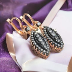 Elmas Montur, Altın kaplamalı Gümüş Mekik Küpe