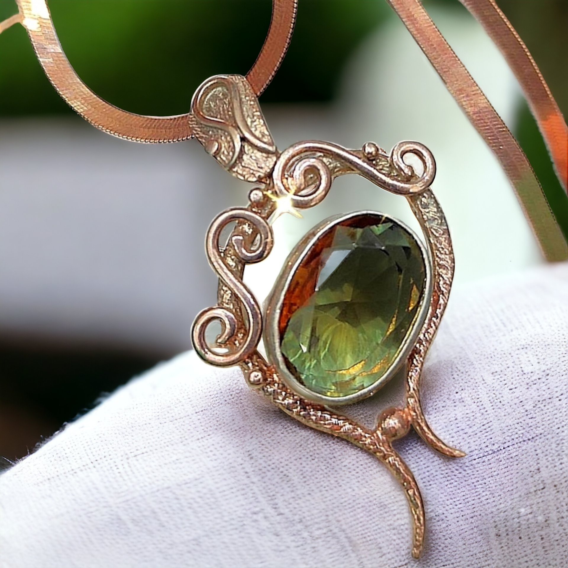 Zultanite Taşlı,Renk değiştiren Gümüş Tasarım Kolye