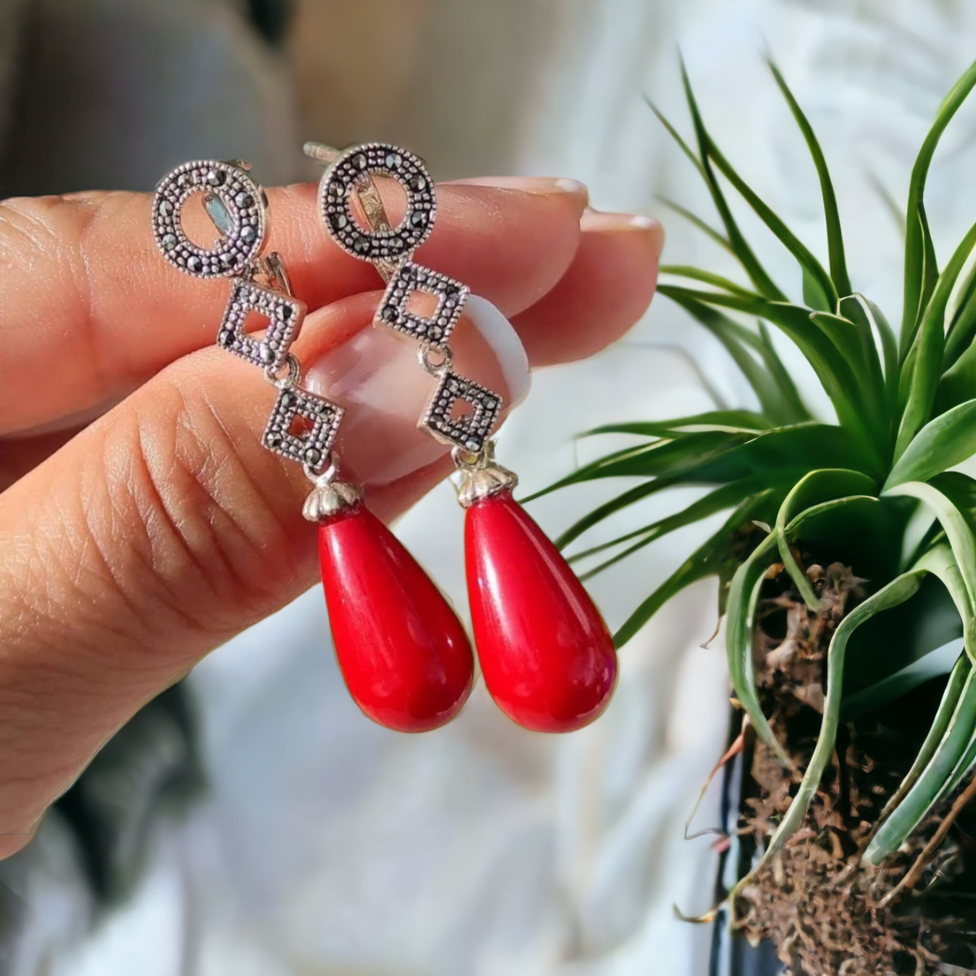 MERCAN TAŞLI TASARIM GÜMÜŞ KÜPE