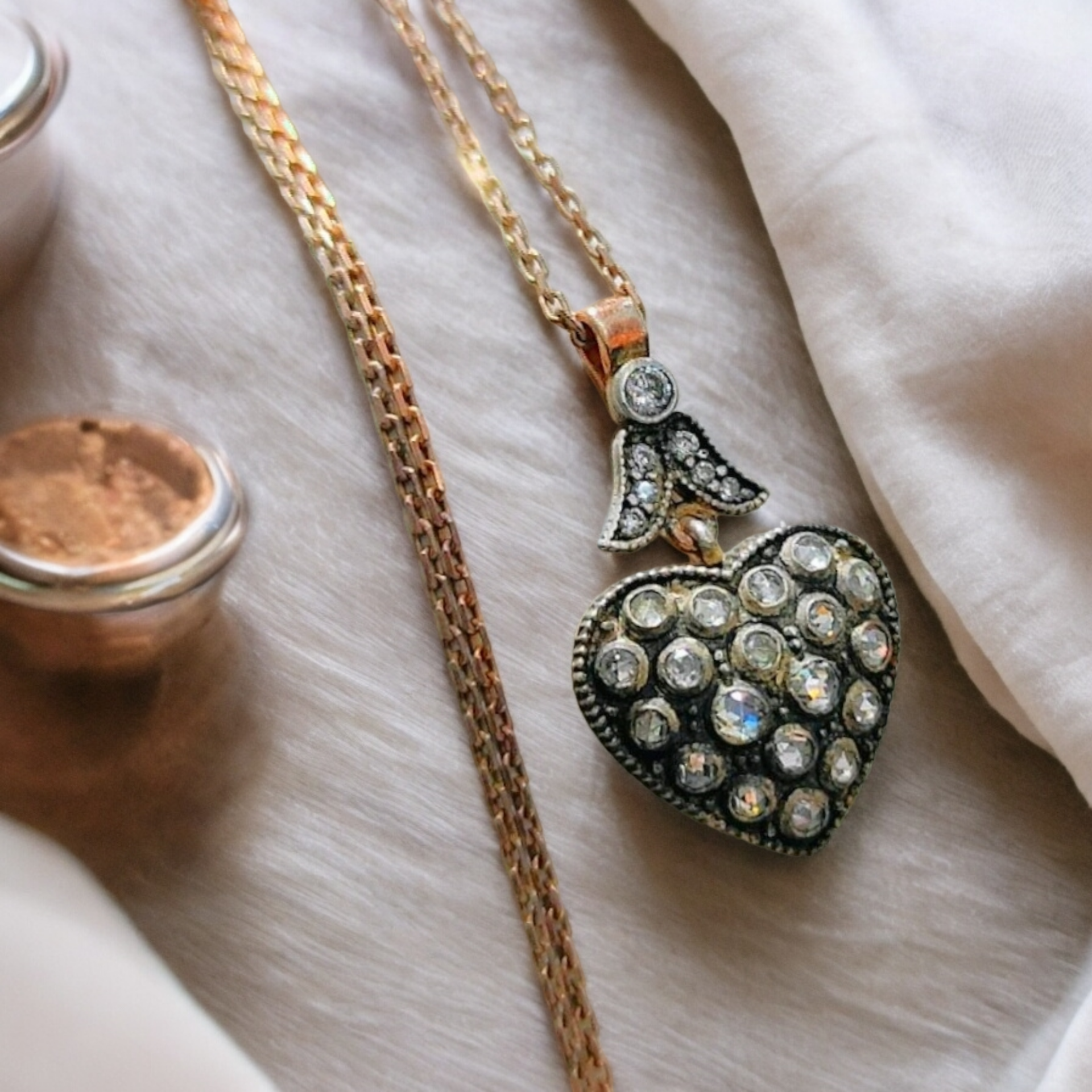 Elmas Montur, Altın kaplamalı Gümüş Kalp kolye