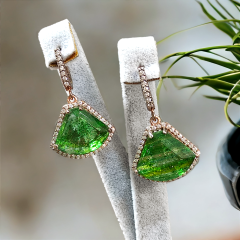 YILDIZ TAŞLI İTHAL TASARIM GÜMÜŞ KÜPE