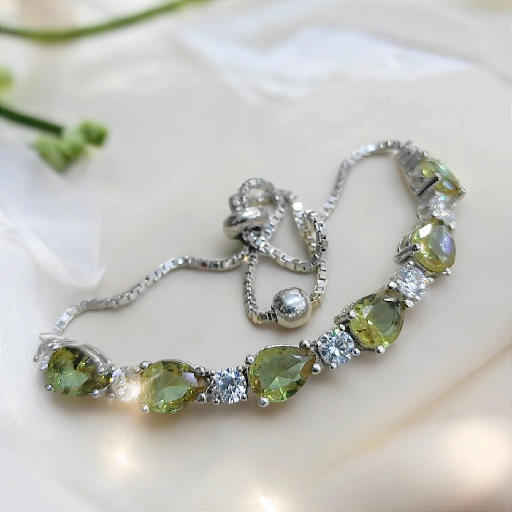 Zultanite Taşlı, Altın Kaplamalı Renk değiştiren Asansör Bileklik