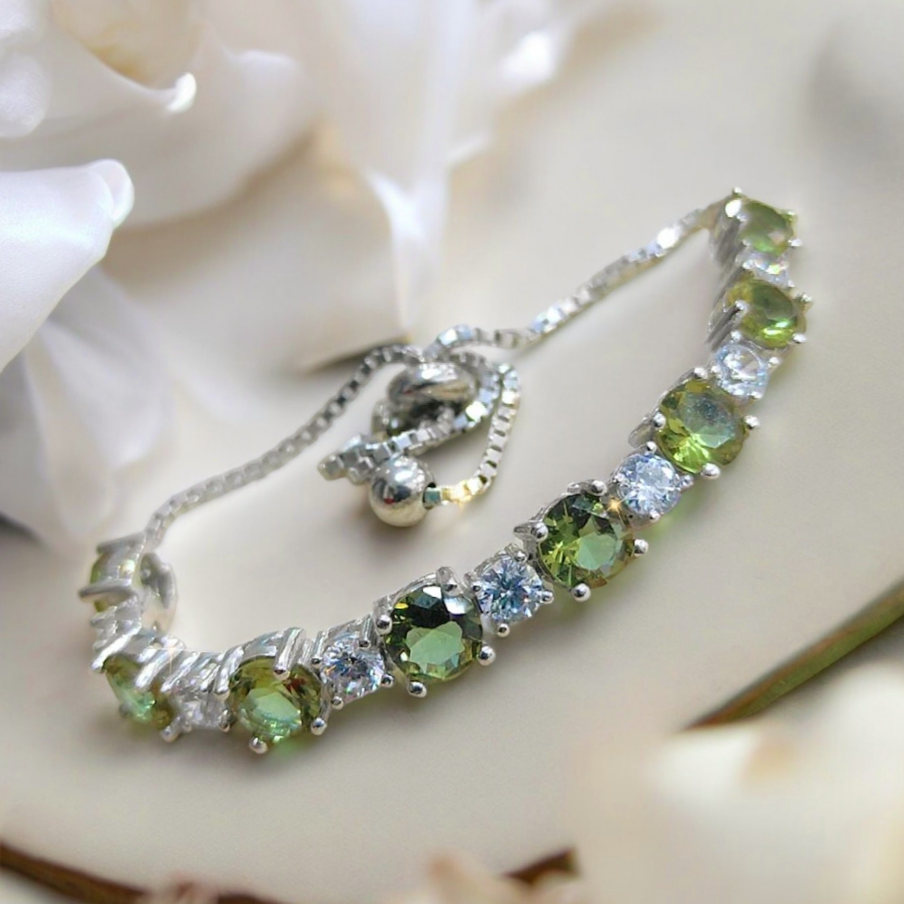 Zultanite Taşlı, Altın Kaplamalı Renk Değiştiren Asansörlü Bileklik