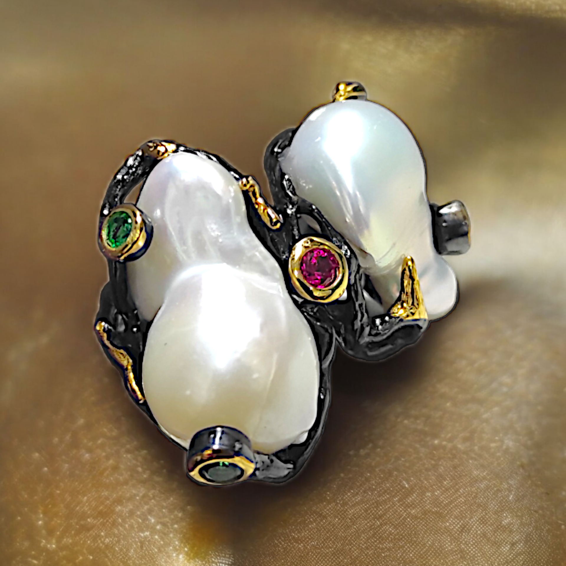 Barok incili, Zümrüt Yakut taşlı Tektasarım Gümüş Yüzük