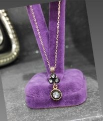 Elmas monturlu, tektaş altın kaplamalı gümüş kolye