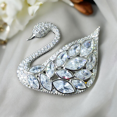 Swarovski Taşlı, Altın Kaplamalı İthal Gümüş Kuğu Broş