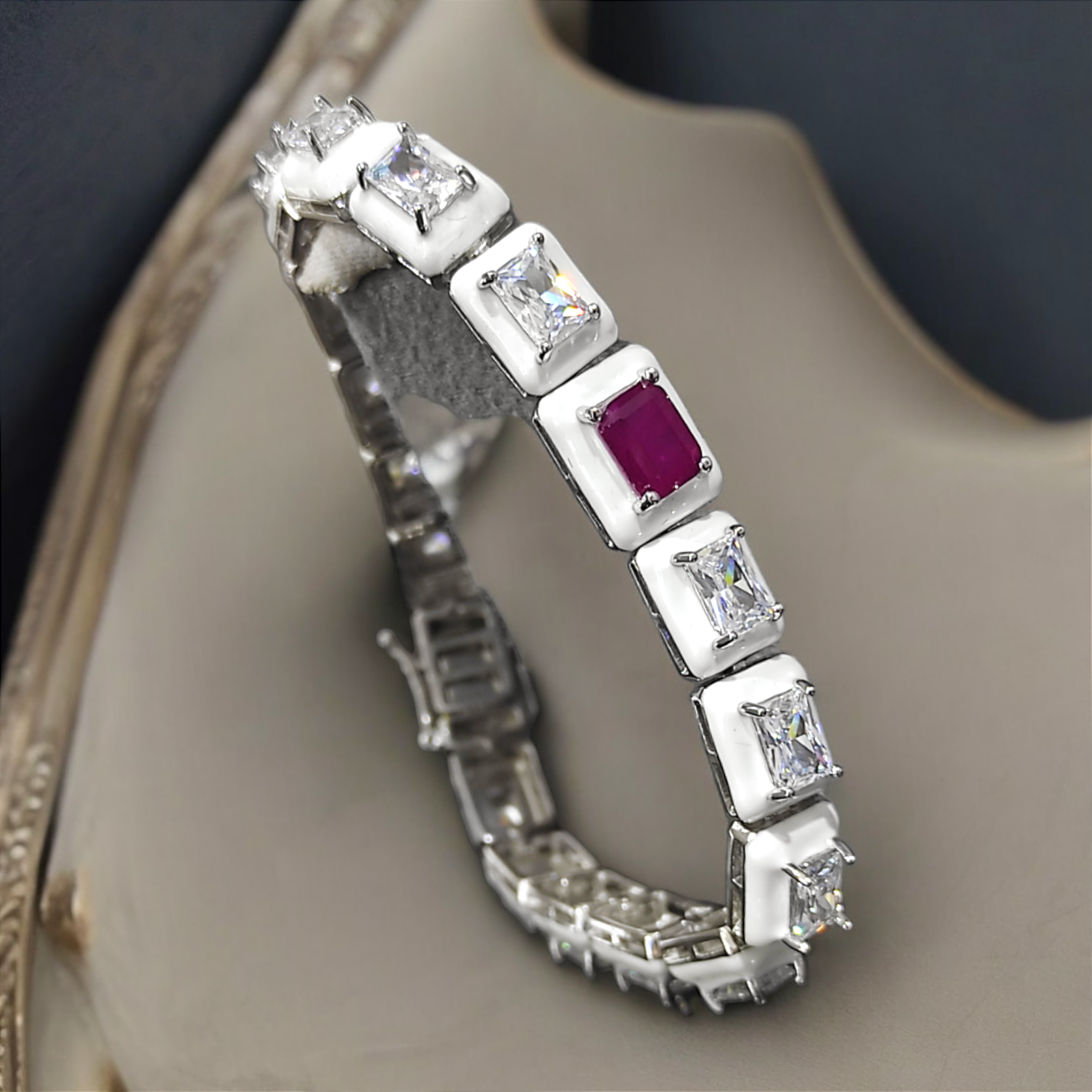 Yakut ve oniks Taşlı İthal Tasarım Gümüş Bileklik