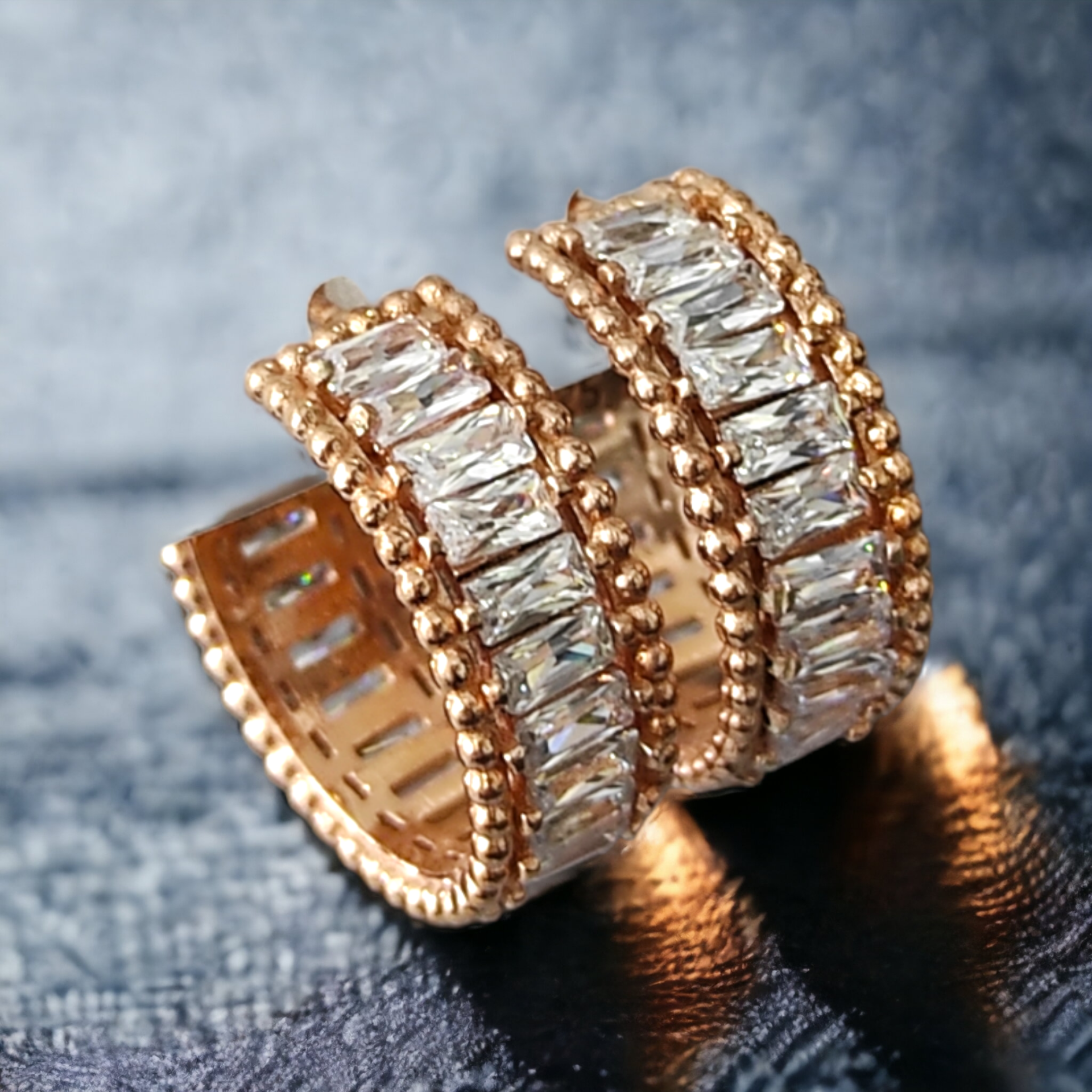 BAGETY TAŞLI, ALTIN KAPLAMALI GÜMÜŞ HALKA KÜPE