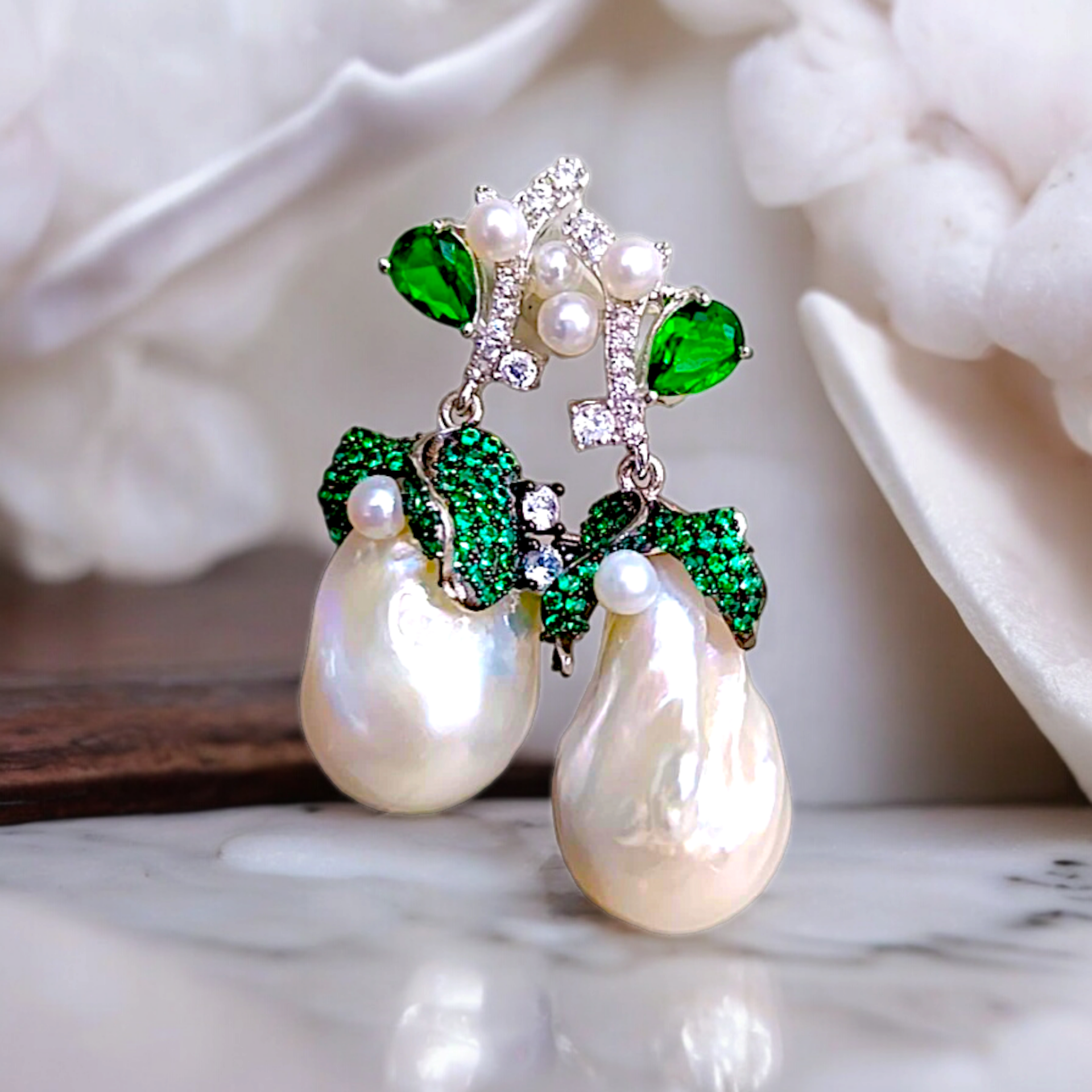 Barok İnci ve Zümrüt Taşlı Gümüş Küpe