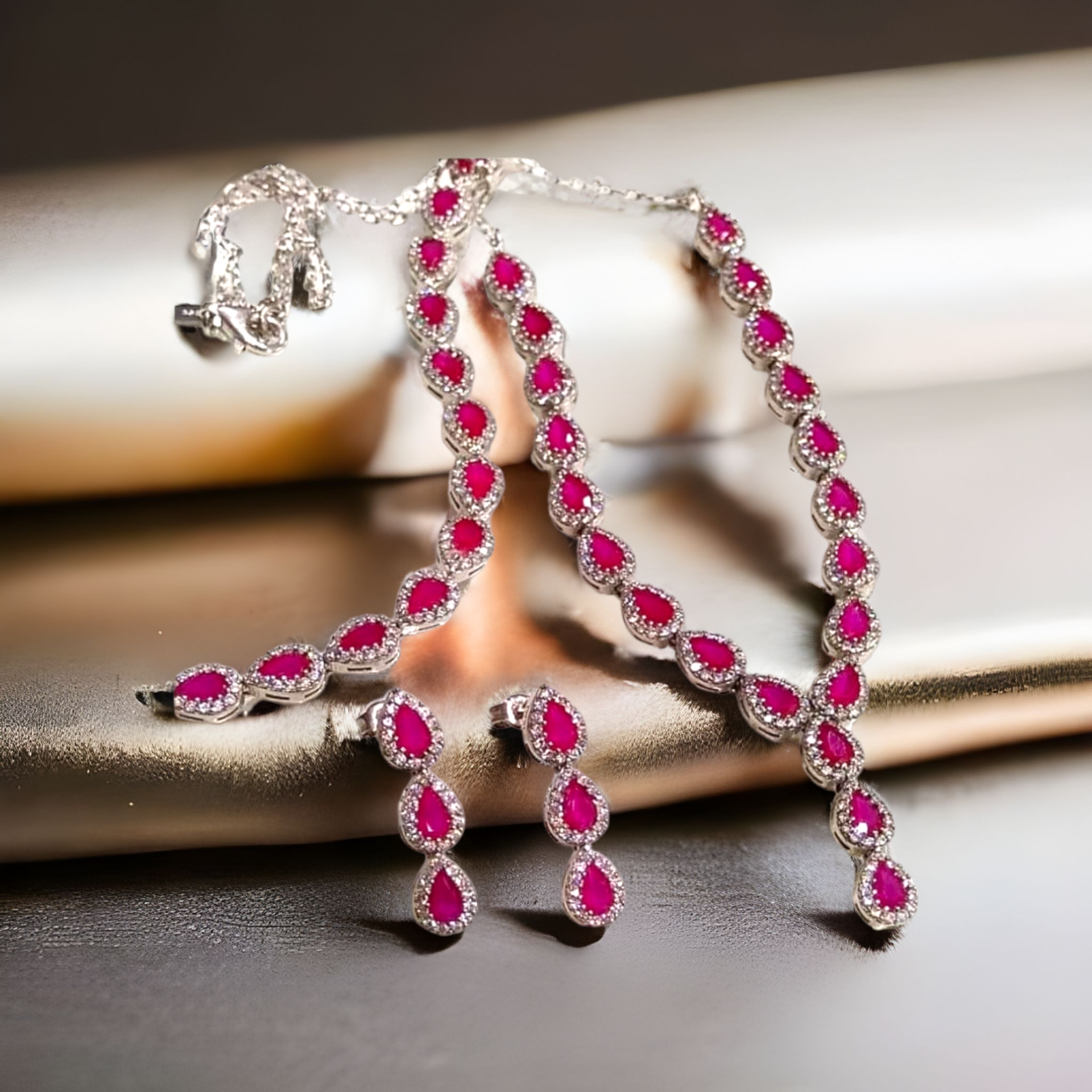 Yakut Taşlı Beyaz Altın Kaplamalı Gümüş kolye ve küpe Set