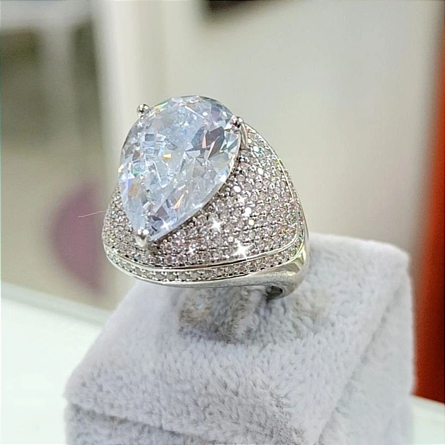 Mozanit ve Swarovski Taşlı Altın Rodajlı Gümüş Yüzük