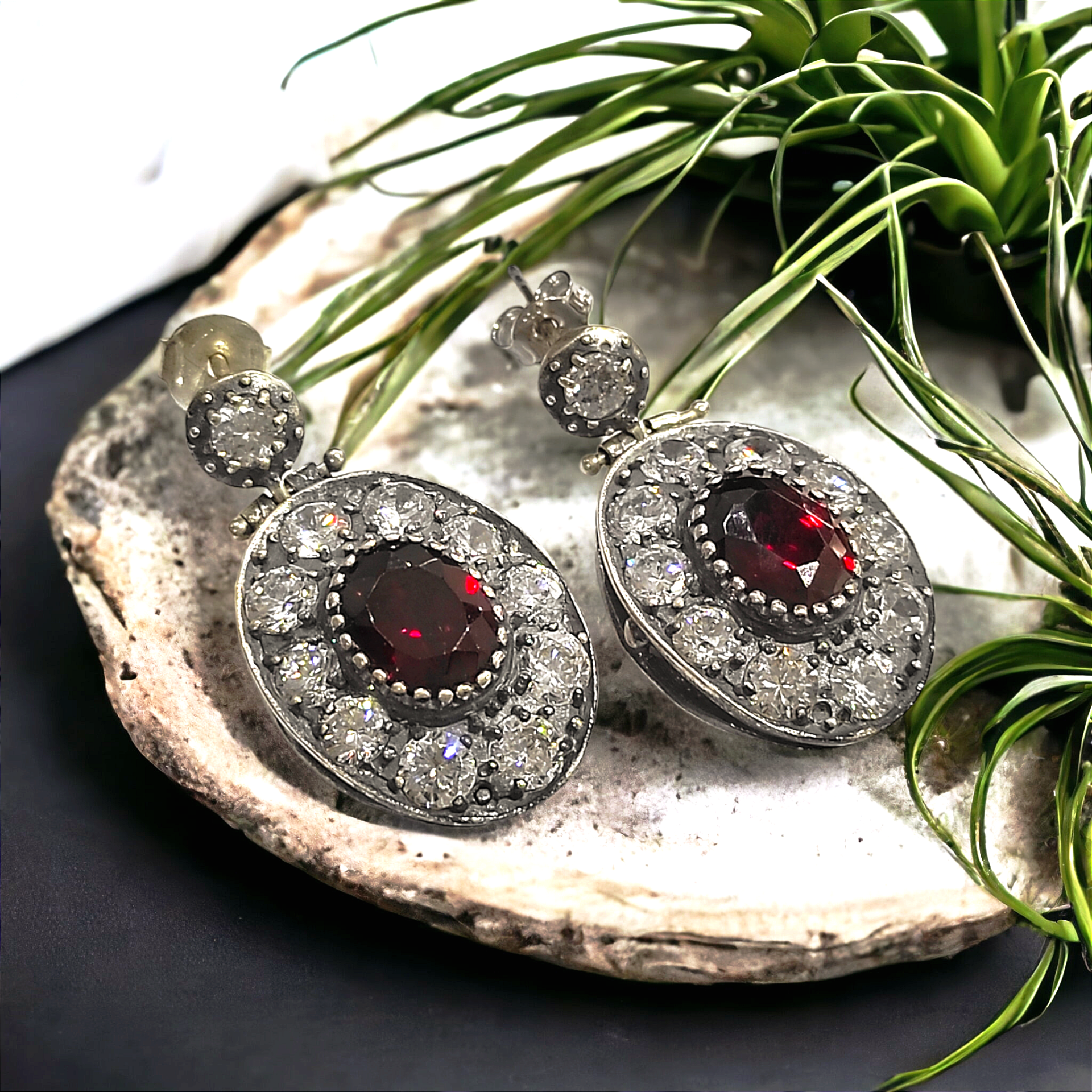 Granat Taşlı Otantik tasarım  Gümüş Küpe