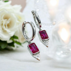 Yakut Taşlı İthal Gümüş Küpe