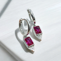 Yakut Taşlı İthal Gümüş Küpe