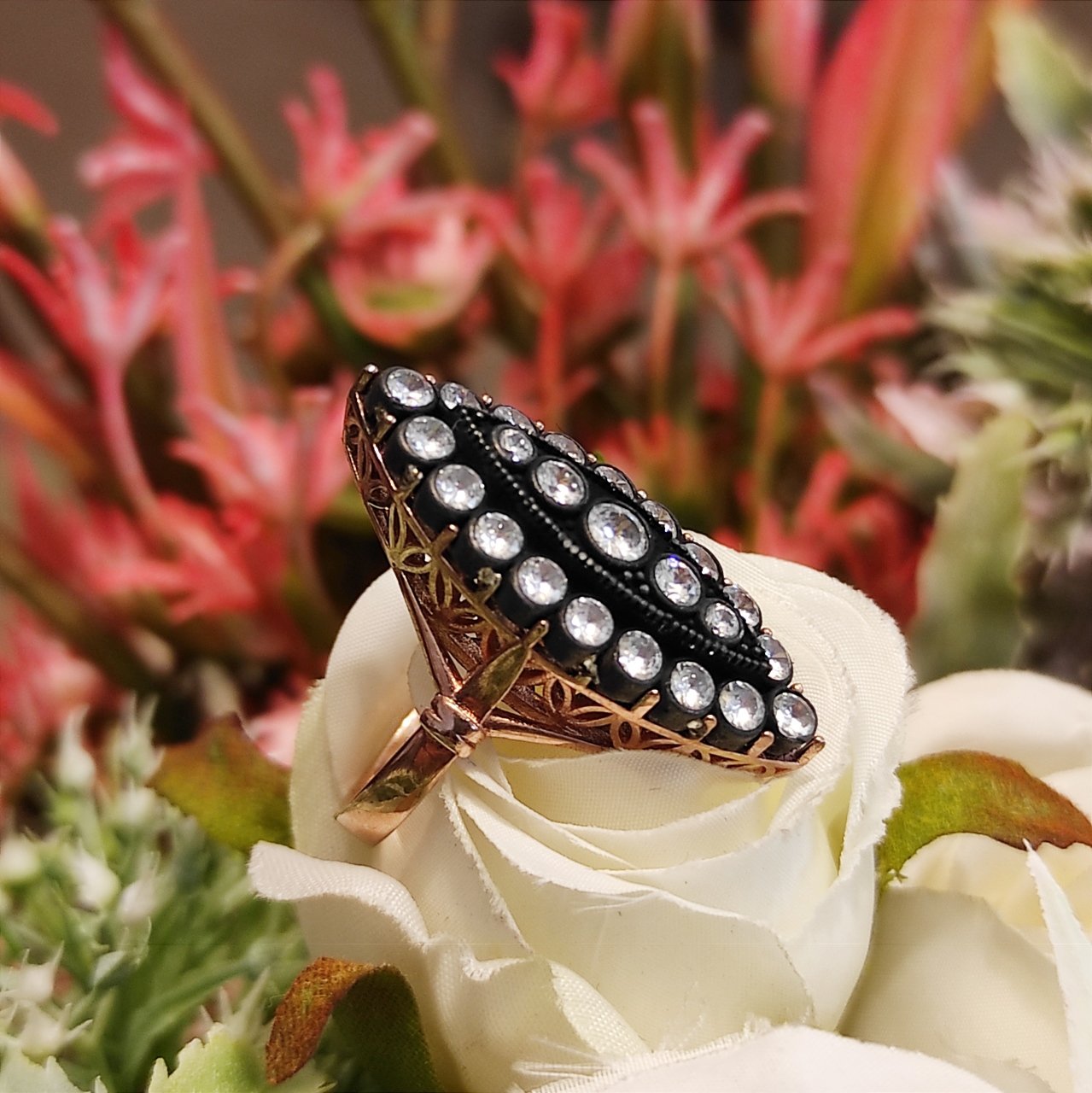 Elmas Monturlu, Altın Kaplamalı Mekik Gümüş Yüzük