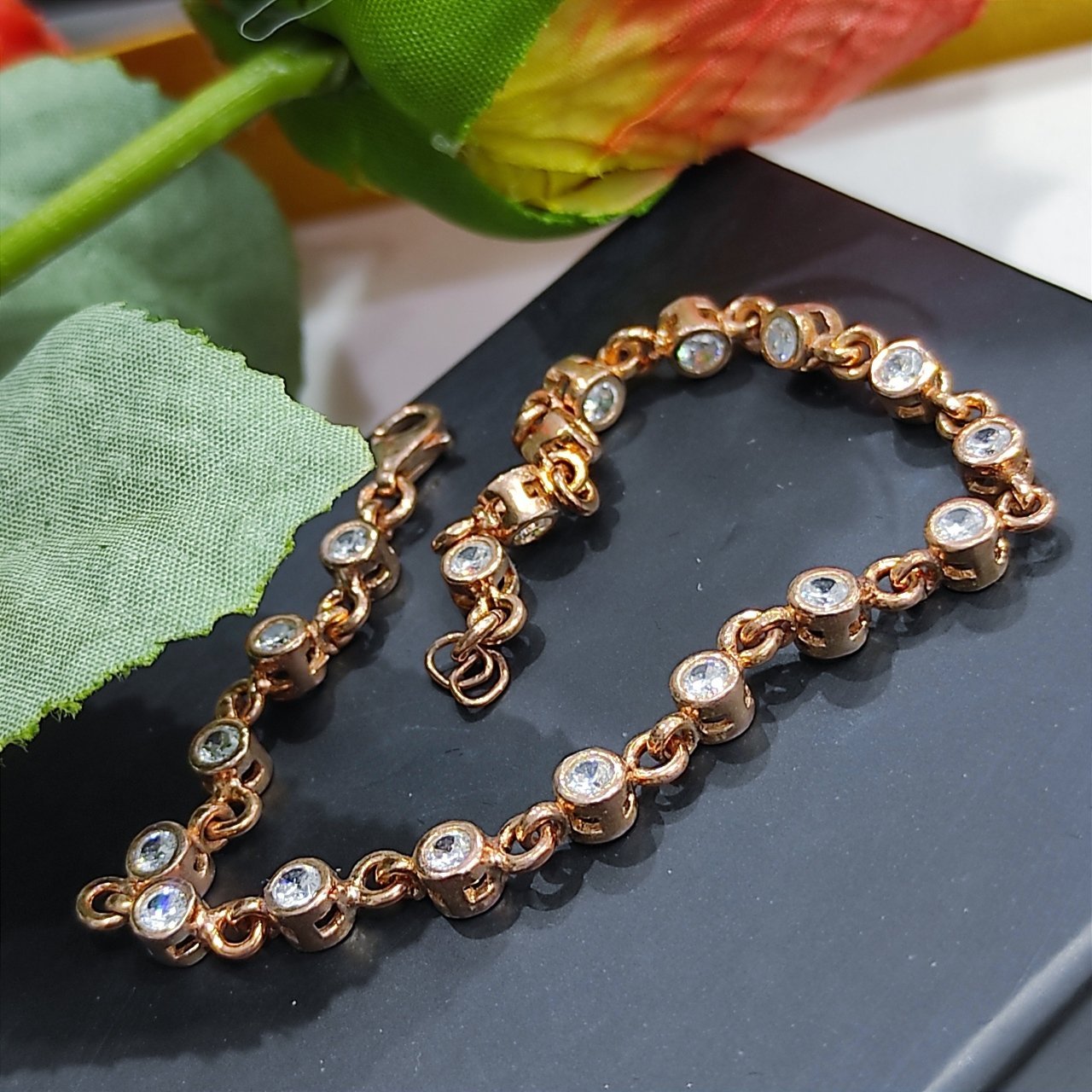 Zirkon taşlı, altın kaplamalı suyolu Gümüş bileklik