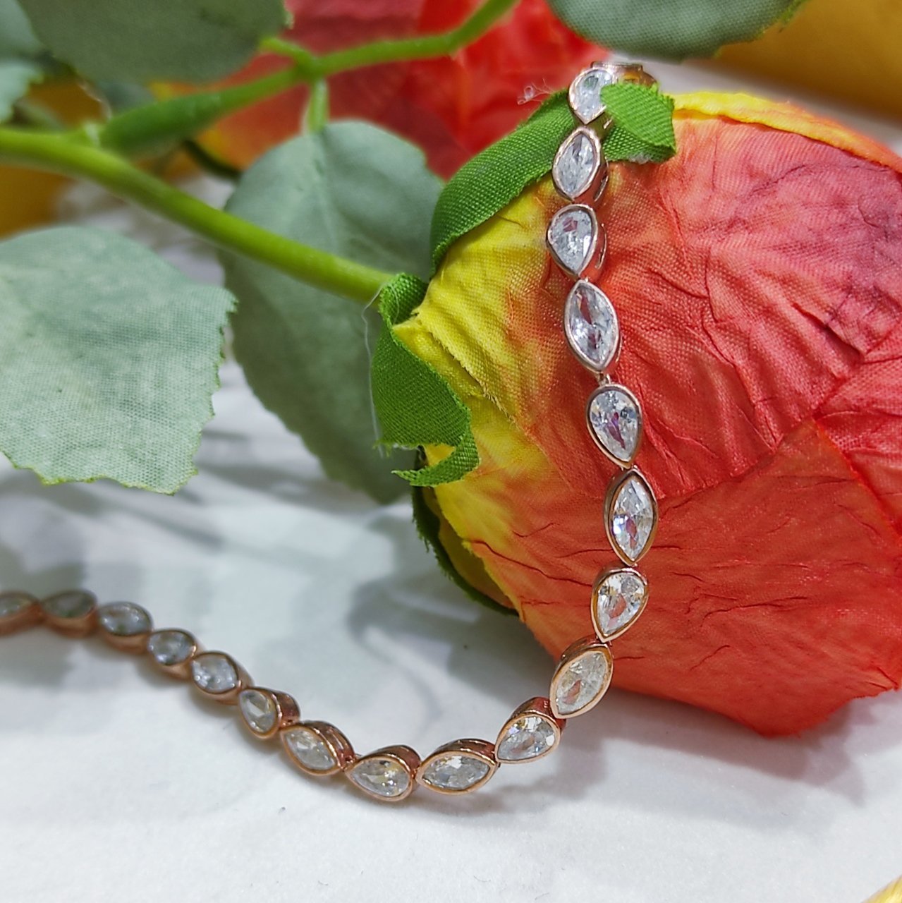 Zirkon Taşlı, Altın Kaplamalı Damla Gümüş Bileklik