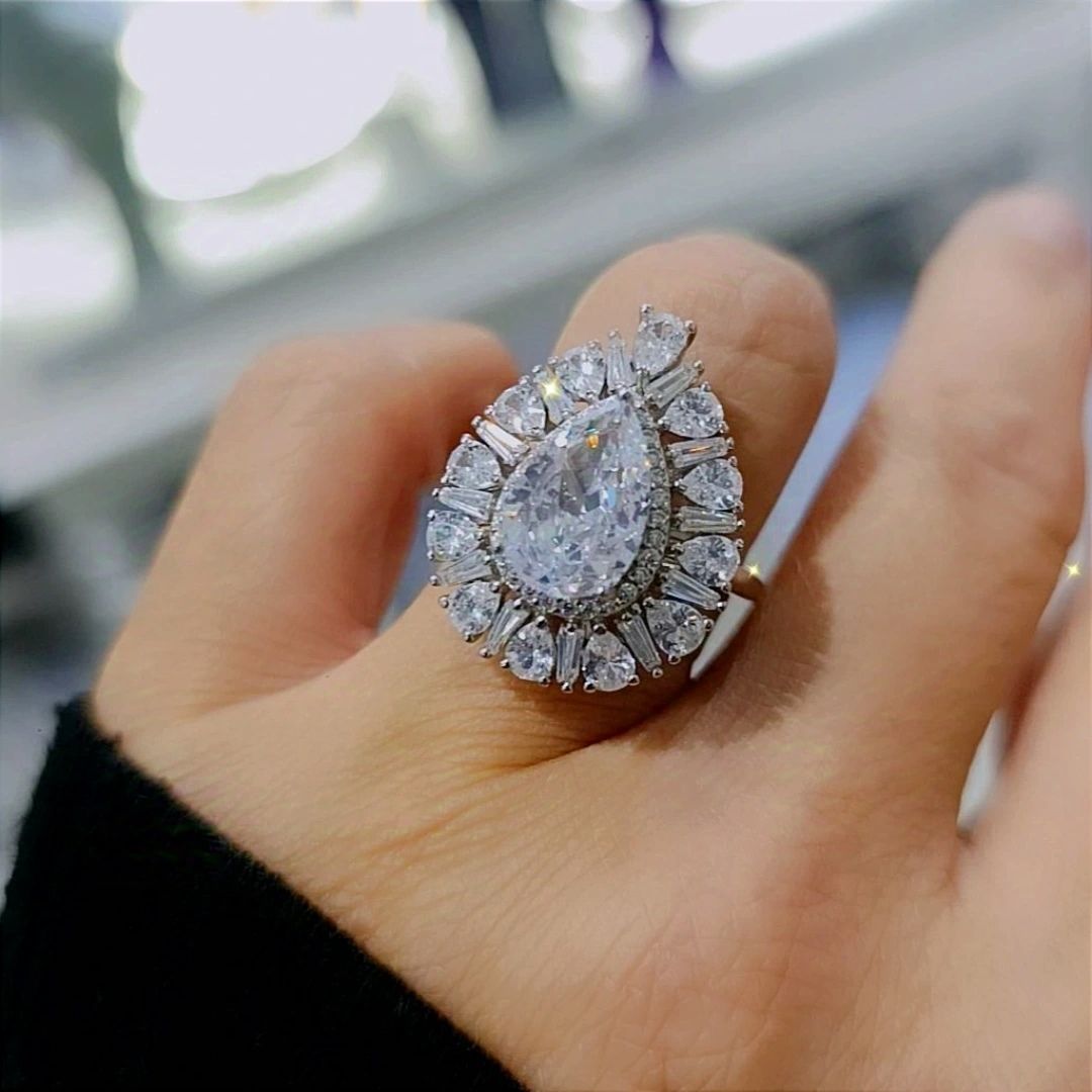 Mozanit ve Swarovski Taşlı Altın Kaplamalı Gümüş Yüzük