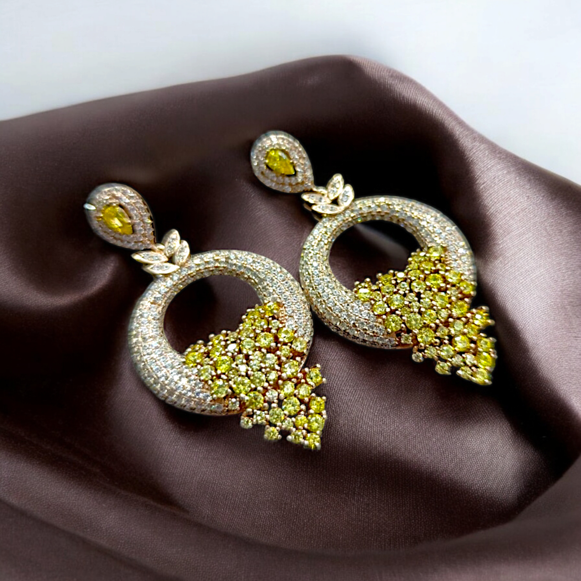 Sitrin Taşlı Tasarım Altın Rodajlı Gümüş Küpe