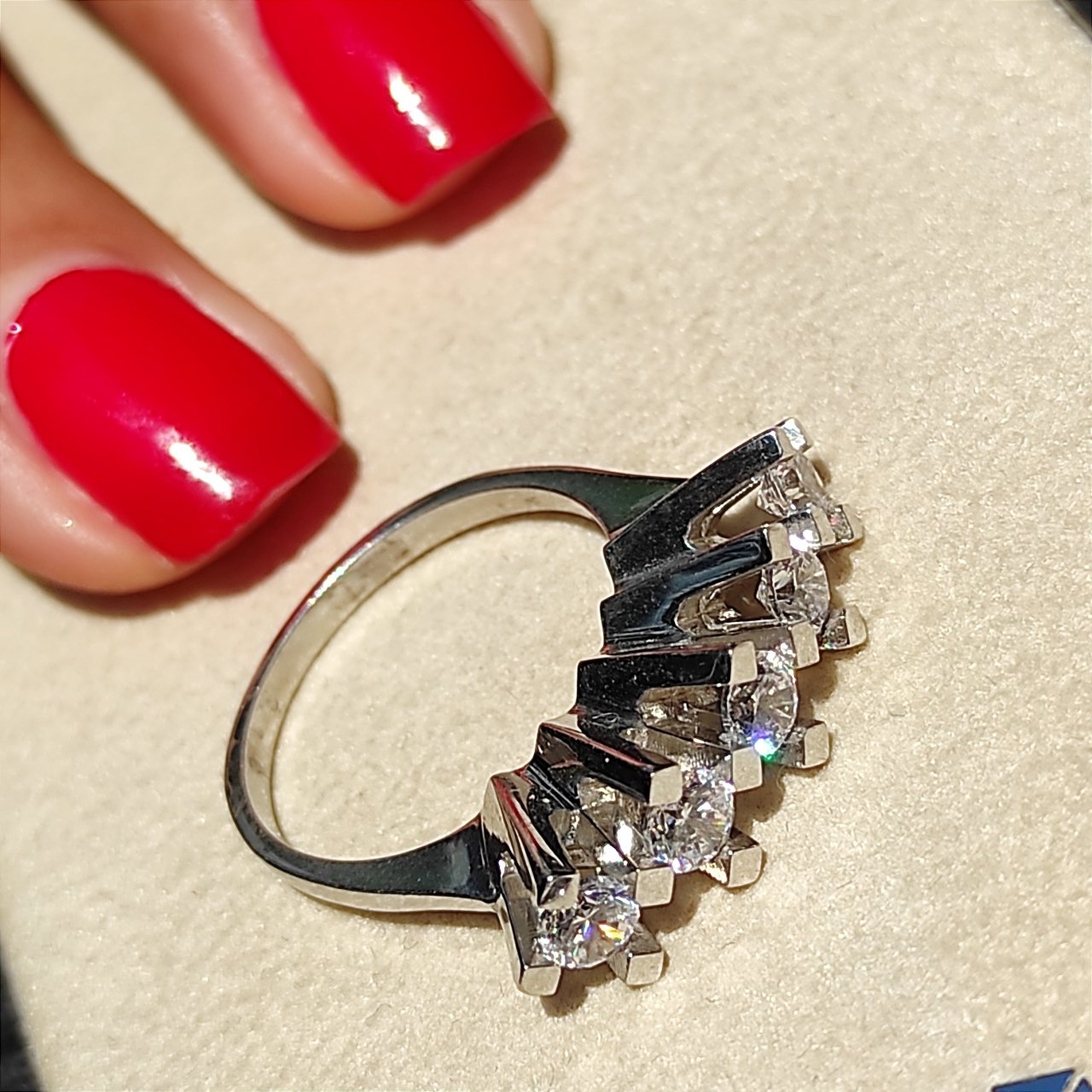 Swarovski Taşlı ve Altın Kaplamalı Gümüş 5 Taş Yüzük