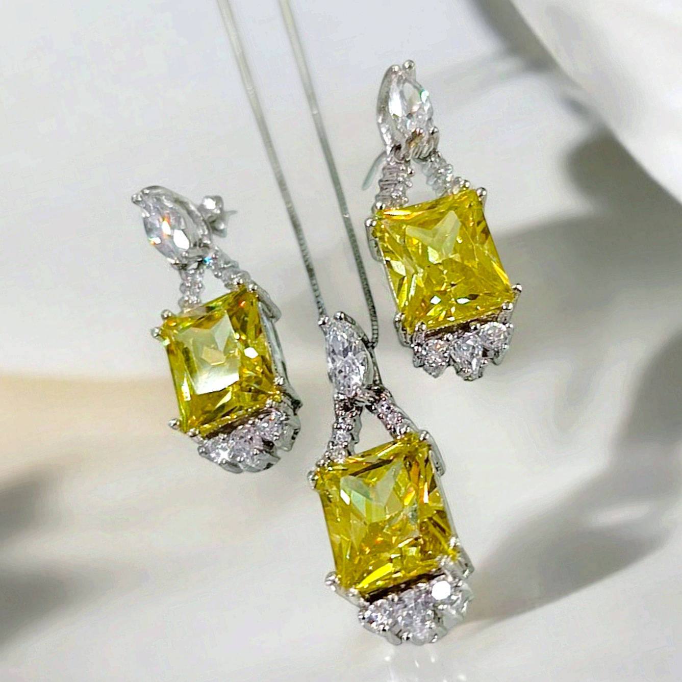 Yeşil Sitrin Taşlı İthal Altın Rodajlı Gümüş Set