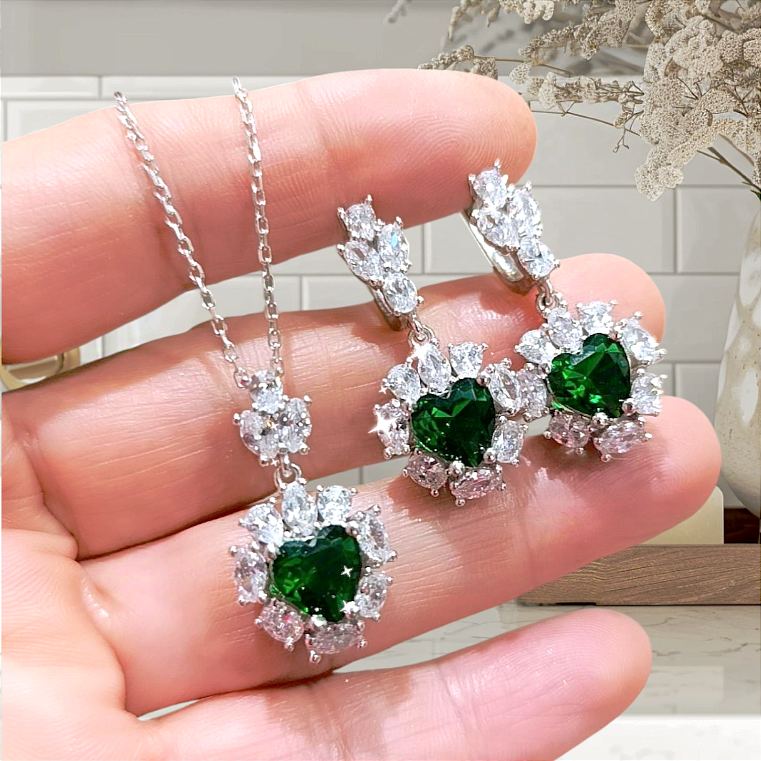 Zümrüt Taşlı Altın Rodajlı Gümüş İthal Set