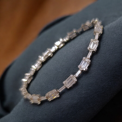 Mozanit Taşlı Bagety Kesim Altın kaplamalı Gümüş Bileklik