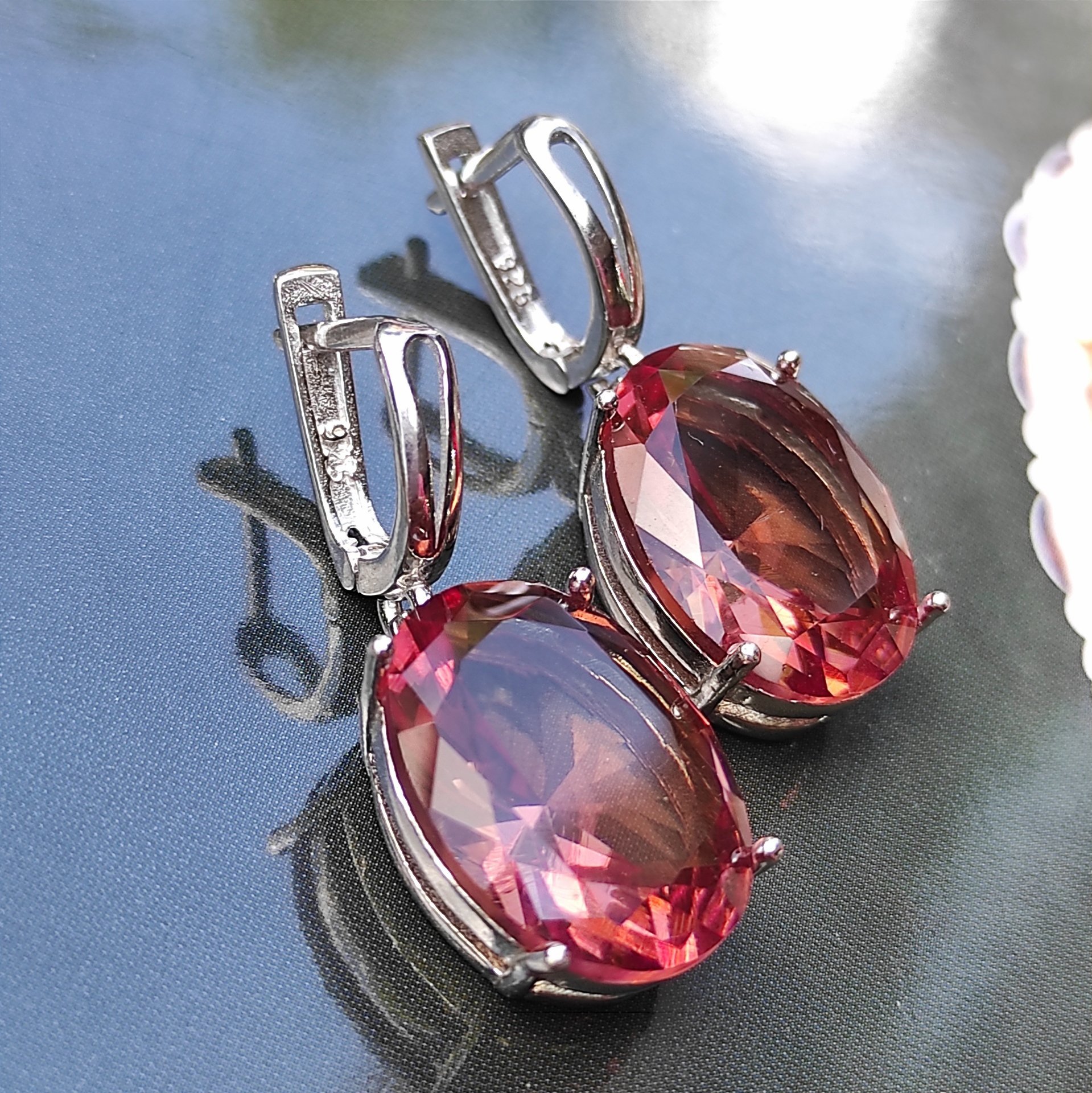 Zultanite Taşlı Renk Değiştiren  İthal Gümüş Küpe