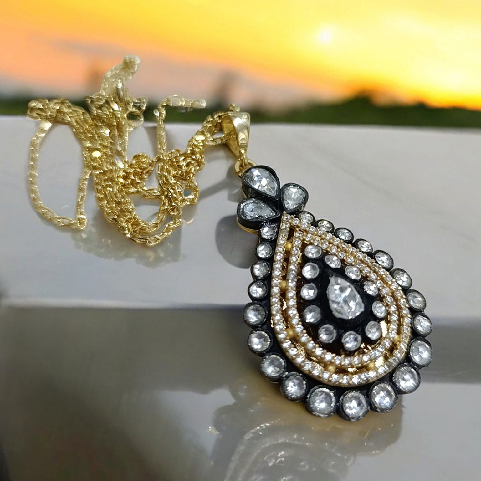 Elmas Montur, Altın kaplamalı Gümüş Tasarım Kolye