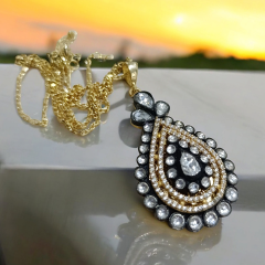 Elmas Montur, Altın kaplamalı Gümüş Tasarım Kolye