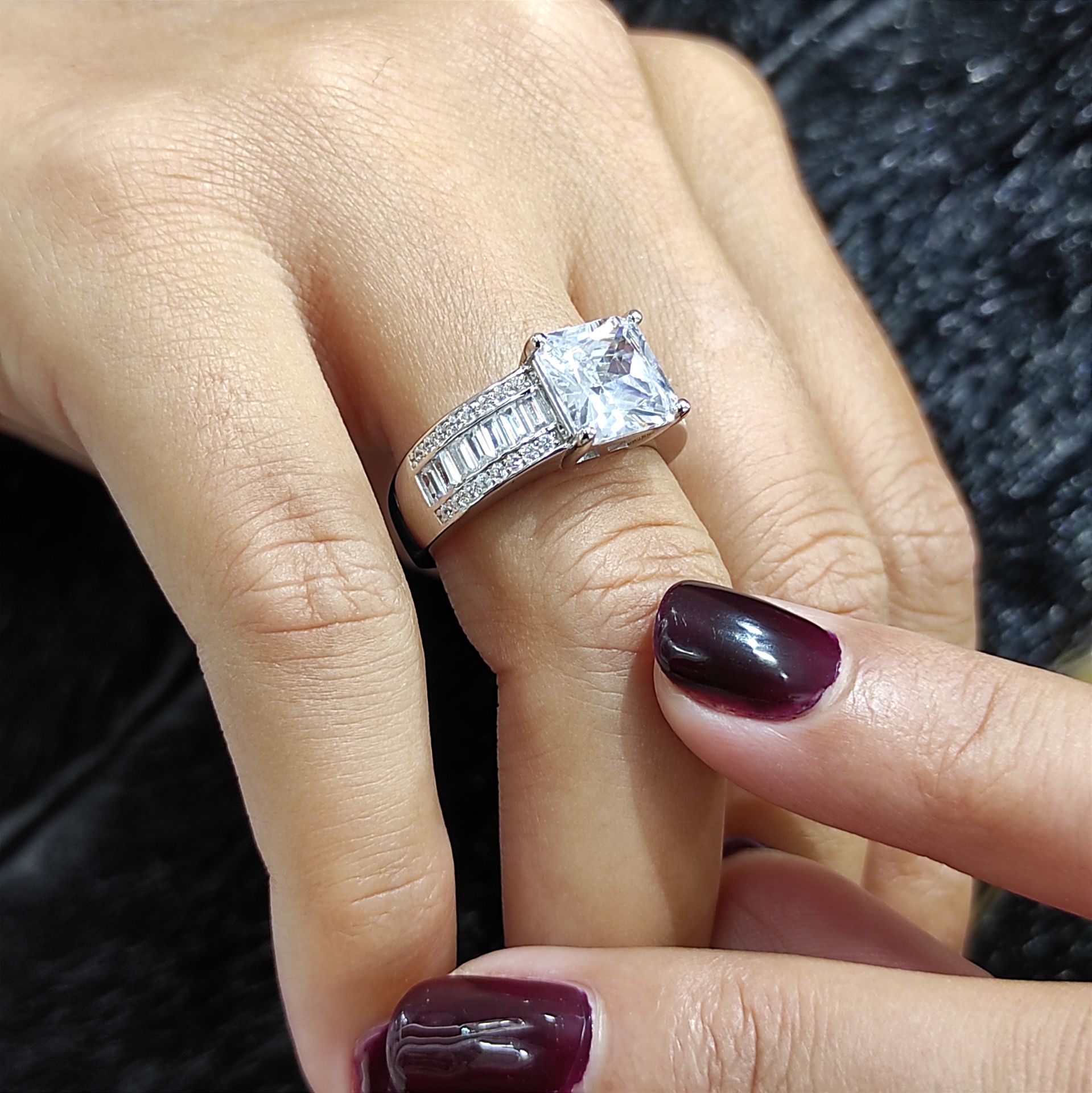 Swarovski Bagety Taşlı Gümüş İthal Yüzük