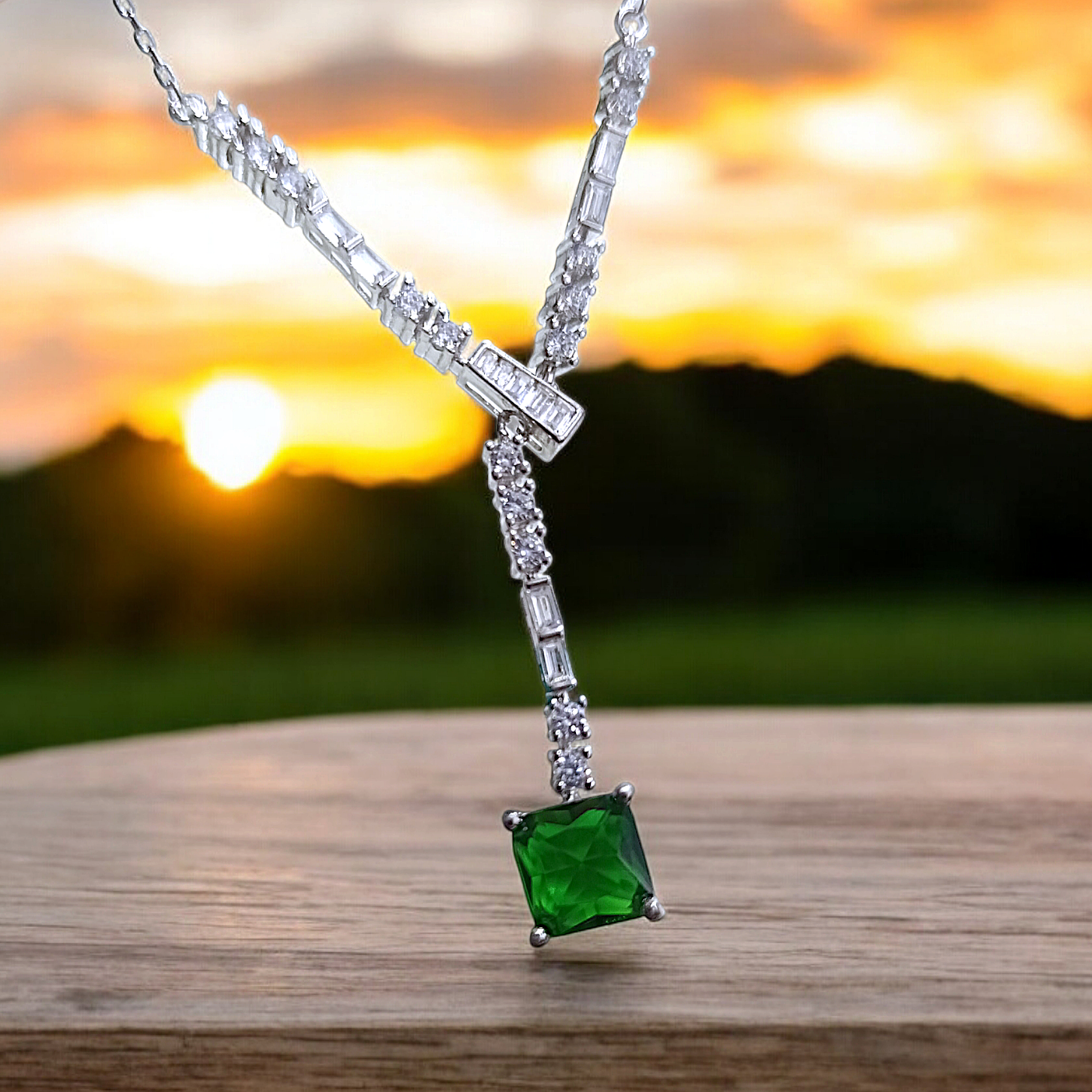 Zümrüt Taşlı, Altın Rodajlı İthal Gümüş Kolye