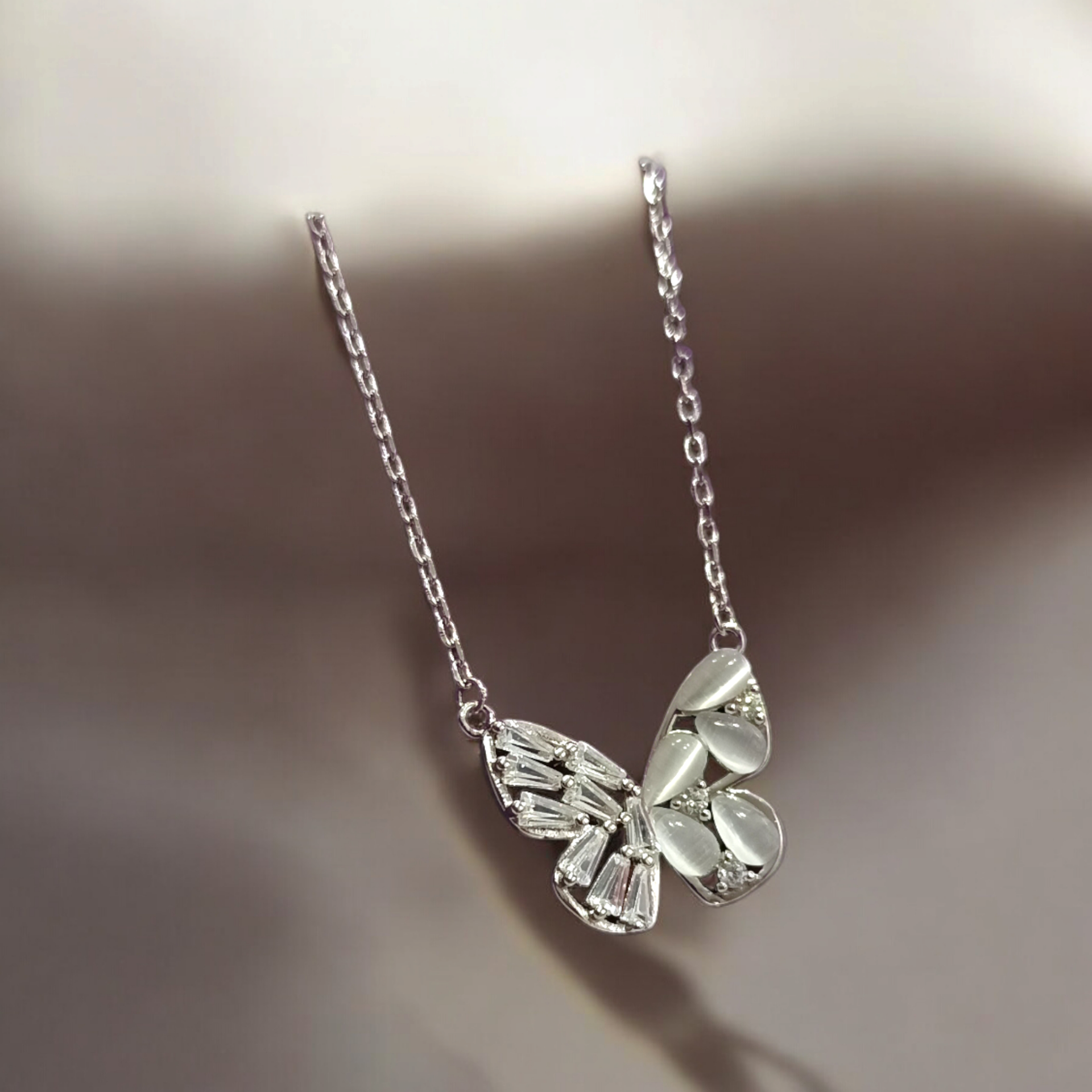 Kelebek Model Altın kaplamalı Sedef Taşlı Gümüş Kolye