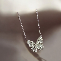 Kelebek Model Altın kaplamalı Sedef Taşlı Gümüş Kolye