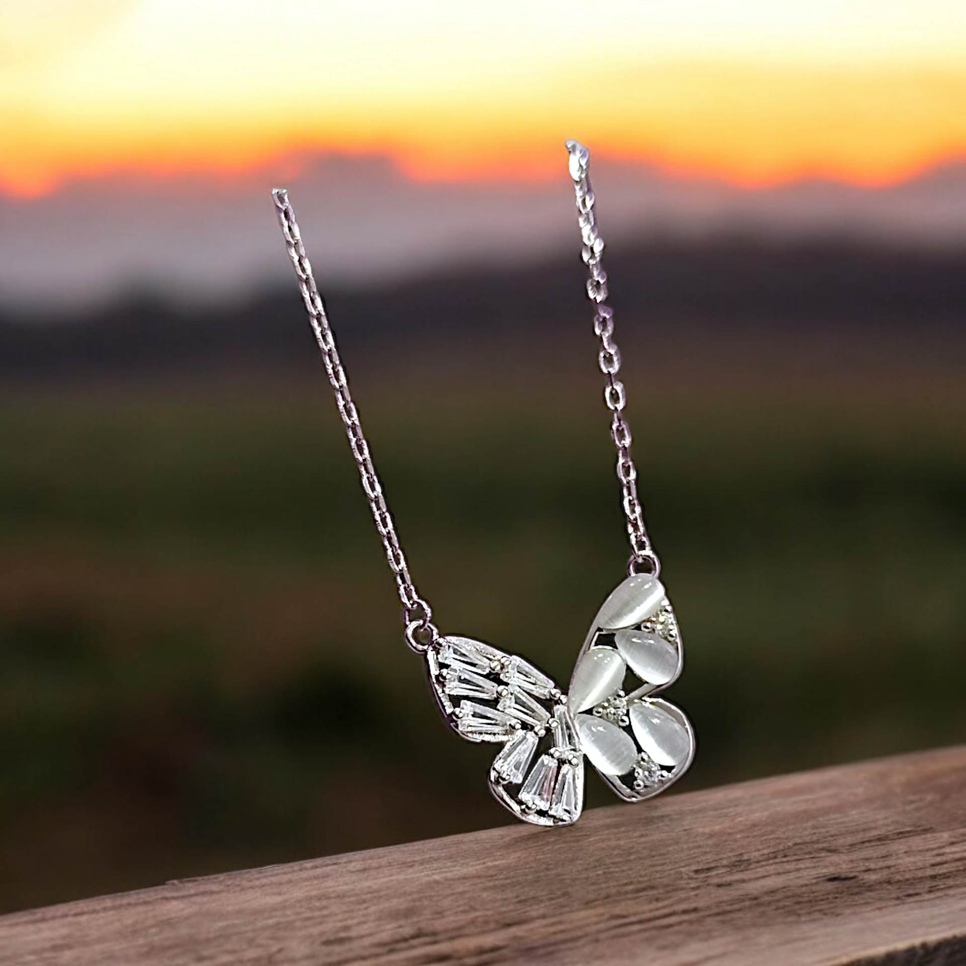 Kelebek Model Altın kaplamalı Sedef Taşlı Gümüş Kolye