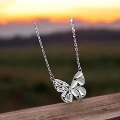 Kelebek Model Altın kaplamalı Sedef Taşlı Gümüş Kolye